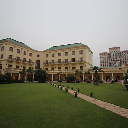 Dlf City Club 4 Hotel Gurgaon Exterior photo