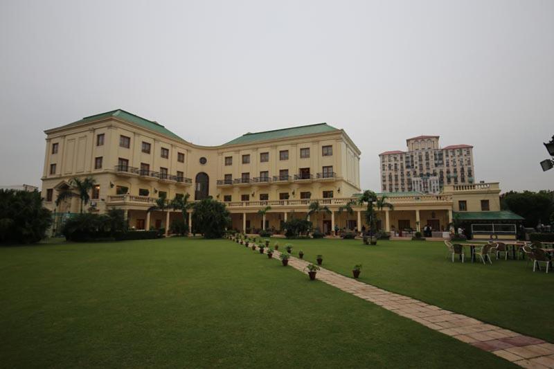 Dlf City Club 4 Hotel Gurgaon Exterior photo